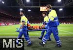 10.09.2024, Fussball UEFA Nations League 2024/25, Gruppe 3, 2. Spieltag, Niederlande - Deutschland, in der Johan Cruyff Arena Amsterdam. Nathan Ake (Niederlande) wird verletzt vom Platz betragen