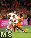 10.09.2024, Fussball UEFA Nations League 2024/25, Gruppe 3, 2. Spieltag, Niederlande - Deutschland, in der Johan Cruyff Arena Amsterdam. (L-R) Kai Havertz (Deutschland) und Florian Wirtz (Deutschland) gegen Quinten Timber (Niederlande)