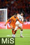 10.09.2024, Fussball UEFA Nations League 2024/25, Gruppe 3, 2. Spieltag, Niederlande - Deutschland, in der Johan Cruyff Arena Amsterdam. (L-R) Tijjani Reijnders (Niederlande) gegen Aleksandar Pavlovic (Deutschland)