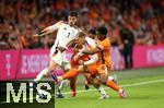 10.09.2024, Fussball UEFA Nations League 2024/25, Gruppe 3, 2. Spieltag, Niederlande - Deutschland, in der Johan Cruyff Arena Amsterdam. (L-R) Kai Havertz (Deutschland) gegen Jurrien Timber (Niederlande) und Florian Wirtz (Deutschland) gegen Quinten Timber (Niederlande)