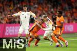 10.09.2024, Fussball UEFA Nations League 2024/25, Gruppe 3, 2. Spieltag, Niederlande - Deutschland, in der Johan Cruyff Arena Amsterdam. (L-R) Kai Havertz (Deutschland) gegen Jurrien Timber (Niederlande) und Florian Wirtz (Deutschland) gegen Quinten Timber (Niederlande)