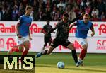 14.09.2024, Fussball 1. Bundesliga 2024/2025, 3. Spieltag, Holstein Kiel - FC Bayern Mnchen, im Holstein-Stadion Kiel. Tor zum 0:1, (L-R) Patrick Erras (Holstein Kiel), Torschtze Jamal Musiala (Bayern Mnchen) gegen Dominik Javorcek (Holstein Kiel)


