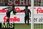 14.09.2024, Fussball 1. Bundesliga 2024/2025, 3. Spieltag, Holstein Kiel - FC Bayern Mnchen, im Holstein-Stadion Kiel. Jubel (L-R) Torschtze Jamal Musiala (Bayern Mnchen) und Serge Gnabry (Bayern Mnchen) zum Tor zum 0:1


