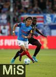 14.09.2024, Fussball 1. Bundesliga 2024/2025, 3. Spieltag, Holstein Kiel - FC Bayern Mnchen, im Holstein-Stadion Kiel. (L-R) Shuto Machino (Holstein Kiel) gegen Dayot Upamecano (Bayern Mnchen)


