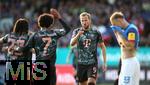 14.09.2024, Fussball 1. Bundesliga 2024/2025, 3. Spieltag, Holstein Kiel - FC Bayern Mnchen, im Holstein-Stadion Kiel. Jubel (L-R) Sacha Boey (Bayern Mnchen), Serge Gnabry (Bayern Mnchen) und Torschtze Harry Kane (Bayern Mnchen) zum Tor zum 0:2


