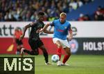 14.09.2024, Fussball 1. Bundesliga 2024/2025, 3. Spieltag, Holstein Kiel - FC Bayern Mnchen, im Holstein-Stadion Kiel. (L-R) Kingsley Coman (Bayern Mnchen) gegen Timo Becker (Holstein Kiel)


