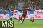 14.09.2024, Fussball 1. Bundesliga 2024/2025, 3. Spieltag, Holstein Kiel - FC Bayern Mnchen, im Holstein-Stadion Kiel. (L-R) Lewis Holtby (Holstein Kiel) gegen Jamal Musiala (Bayern Mnchen) und Magnus Knudsen (Holstein Kiel)


