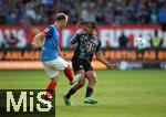 14.09.2024, Fussball 1. Bundesliga 2024/2025, 3. Spieltag, Holstein Kiel - FC Bayern Mnchen, im Holstein-Stadion Kiel. (L-R) Dominik Javorcek (Holstein Kiel) gegen Sacha Boey (Bayern Mnchen)


