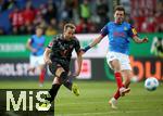 14.09.2024, Fussball 1. Bundesliga 2024/2025, 3. Spieltag, Holstein Kiel - FC Bayern Mnchen, im Holstein-Stadion Kiel. Tor zum 4:0, (L-R) Torschtze Harry Kane (Bayern Mnchen) gegen Magnus Knudsen (Holstein Kiel)


