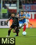 14.09.2024, Fussball 1. Bundesliga 2024/2025, 3. Spieltag, Holstein Kiel - FC Bayern Mnchen, im Holstein-Stadion Kiel. (L-R) Raphael Guerreiro (Bayern Mnchen) gegen Nicolai Remberg (Holstein Kiel)


