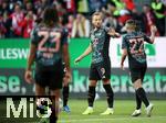 14.09.2024, Fussball 1. Bundesliga 2024/2025, 3. Spieltag, Holstein Kiel - FC Bayern Mnchen, im Holstein-Stadion Kiel. Jubel (L-R) Sacha Boey (Bayern Mnchen), Torschtze Harry Kane (Bayern Mnchen) und Raphael Guerreiro (Bayern Mnchen) zum Tor zum 0:4


