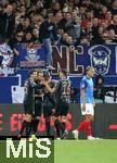 14.09.2024, Fussball 1. Bundesliga 2024/2025, 3. Spieltag, Holstein Kiel - FC Bayern Mnchen, im Holstein-Stadion Kiel. Jubel (L-R) Thomas Mller (Bayern Mnchen), Torschtze Harry Kane (Bayern Mnchen), Mathys Tel (Bayern Mnchen) und Joao Palhinha (Bayern Mnchen) zum Tor zum 1:6 per Elfmeter, Timo Becker (Holstein Kiel) enttuscht


