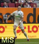 15.09.2024, Fussball 1. Bundesliga 2024/2025, 3. Spieltag, FC Augsburg - 1.FC St. Pauli, in der WWK-Arena Augsburg, Marius Wolf (FC Augsburg) am Ball 
 

