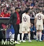 17.09.2024,  Fussball UEFA Championsleague 2024/2025: 1.Spieltag,  FC Bayern Mnchen - Dinamo Zagreb, in der Allianz-Arena Mnchen.  Trainer Vincent Kompany (FC Bayern Mnchen) gestikuliert.
 

