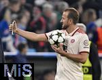 17.09.2024,  Fussball UEFA Championsleague 2024/2025: 1.Spieltag,  FC Bayern Mnchen - Dinamo Zagreb, in der Allianz-Arena Mnchen. Harry Kane (FC Bayern Mnchen) fotografiert sich nach dem Spiel mit dem Spielball  
 

