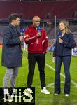 17.09.2024,  Fussball UEFA Championsleague 2024/2025: 1.Spieltag,  FC Bayern Mnchen - Dinamo Zagreb, in der Allianz-Arena Mnchen. Nach dem Spiel, v.li: TV-Experte Michael Ballack, Trainer Vincent Kompany (FC Bayern Mnchen) und Moderatorin Laura Wontorra bei DAZN
 

