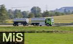 20.09.2024, Autobahn A96 bei Mindelheim im Unterallgu, reger Verkehr richtung Westen. Tanklastwagen mit Milch.