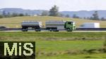 20.09.2024, Autobahn A96 bei Mindelheim im Unterallgu, reger Verkehr richtung Westen. Tanklastwagen mit Milch.