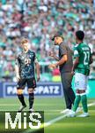 21.09.2024, Fussball 1. Bundesliga 2024/2025, 4. Spieltag, SV Werder Bremen - FC Bayern Mnchen, im Wohninvest Weserstadion Bremen. (L-R) Joshua Kimmich (Bayern Mnchen) und Trainer Vincent Kompany (Bayern Mnchen)


