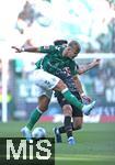 21.09.2024, Fussball 1. Bundesliga 2024/2025, 4. Spieltag, SV Werder Bremen - FC Bayern Mnchen, im Wohninvest Weserstadion Bremen. (L-R) Keke Topp (Werder Bremen) gegen Joao Palhinha (Bayern Mnchen)


