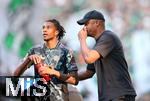 21.09.2024, Fussball 1. Bundesliga 2024/2025, 4. Spieltag, SV Werder Bremen - FC Bayern Mnchen, im Wohninvest Weserstadion Bremen. (L-R) Michael Olise (Bayern Mnchen) und Trainer Vincent Kompany (Bayern Mnchen)


