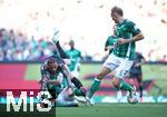 21.09.2024, Fussball 1. Bundesliga 2024/2025, 4. Spieltag, SV Werder Bremen - FC Bayern Mnchen, im Wohninvest Weserstadion Bremen. (L-R) Niklas Stark (Werder Bremen) gegen Leroy Sane (Bayern Mnchen)


