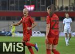 23.09.2024, Fussball Google Pixel Frauen-Bundesliga 2024/2025, 3.Spieltag, FC Bayern Mnchen - TSG Hoffenheim, am FCB-Campus Mnchen. v.l. Pernille Harder (FC Bayern Mnchen) jubelt mit Sarah Zadrazil (FC Bayern Mnchen) 