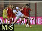 23.09.2024, Fussball Google Pixel Frauen-Bundesliga 2024/2025, 3.Spieltag, FC Bayern Mnchen - TSG Hoffenheim, am FCB-Campus Mnchen. Lisa Doorn (TSG Hoffenheim) gegen Jovana Damnjanovic (FC Bayern Mnchen) 