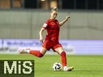 23.09.2024, Fussball Google Pixel Frauen-Bundesliga 2024/2025, 3.Spieltag, FC Bayern Mnchen - TSG Hoffenheim, am FCB-Campus Mnchen. Giulia Gwinn (FC Bayern Mnchen) am Ball 