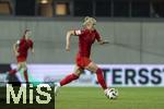 23.09.2024, Fussball Google Pixel Frauen-Bundesliga 2024/2025, 3.Spieltag, FC Bayern Mnchen - TSG Hoffenheim, am FCB-Campus Mnchen. Lea Schller (FC Bayern Mnchen) am Ball 