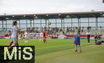 23.09.2024, Fussball Google Pixel Frauen-Bundesliga 2024/2025, 3.Spieltag, FC Bayern Mnchen - TSG Hoffenheim, am FCB-Campus Mnchen. Mdchen am Ball, Aktion-Ballmdchen