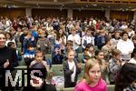 26.09.2024, Internationales Klassikfestival: Festival der Nationen 2024, im Kurhaus Bad Wrishofen im Unterallgu, Kinder spielen fr Kinder, Aktion fr Schulklassen, vom Festivalorchester unter der Leitung von Christoph Adt 