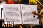 26.09.2024, Internationales Klassikfestival: Festival der Nationen 2024, im Kurhaus Bad Wrishofen im Unterallgu, Notenbltter fr die Pastorale von Beethoven.