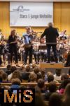 27.09.2024, Internationales Klassikfestival: Festival der Nationen 2024, im Kurhaus Bad Wrishofen im Unterallgu, VORSICHT KLASSIK - Das groe Schulkonzert, Aktion fr Schulklassen, mit dem vbw-Festivalorchester unter der Leitung von Christoph Adt. Gastsolisten: Sabine Meyer (Klarinette) und Nils Mnkemeyer (Bratschist)