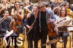 27.09.2024, Internationales Klassikfestival: Festival der Nationen 2024, im Kurhaus Bad Wrishofen im Unterallgu, VORSICHT KLASSIK - Das groe Schulkonzert, Aktion fr Schulklassen, mit dem vbw-Festivalorchester unter der Leitung von Christoph Adt. Gastsolisten: Sabine Meyer (Klarinette) und Nils Mnkemeyer (Bratschist)