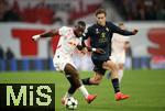 02.10.2024, Fussball UEFA Champions League 2024/2025, 2.Spieltag, RB Leipzig - Juventus Turin, in der Red Bull Arena Leipzig. (L-R) Lutsharel Geertruida (RB Leipzig) gegen Kenan Yildiz (Juventus Turin)


