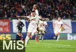 02.10.2024, Fussball UEFA Champions League 2024/2025, 2.Spieltag, RB Leipzig - Juventus Turin, in der Red Bull Arena Leipzig. Jubel (L-R) Torschtze Benjamin Sesko (RB Leipzig) und Xavi Simons (RB Leipzig) zum Tor zum 2:1 per Elfmeter


