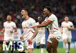 02.10.2024, Fussball UEFA Champions League 2024/2025, 2.Spieltag, RB Leipzig - Juventus Turin, in der Red Bull Arena Leipzig. Jubel (L-R) Torschtze Benjamin Sesko (RB Leipzig) und Lois Openda (RB Leipzig) zum Tor zum 2:1 per Elfmeter


