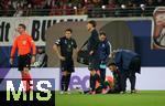 02.10.2024, Fussball UEFA Champions League 2024/2025, 2.Spieltag, RB Leipzig - Juventus Turin, in der Red Bull Arena Leipzig. Nico Gonzalez (Juventus Turin) sitzt am Boden und muss behandelt werden


