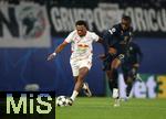 02.10.2024, Fussball UEFA Champions League 2024/2025, 2.Spieltag, RB Leipzig - Juventus Turin, in der Red Bull Arena Leipzig. (L-R) Lois Openda (RB Leipzig) gegen Pierre Kalulu (Juventus Turin)


