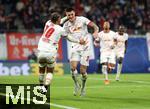 02.10.2024, Fussball UEFA Champions League 2024/2025, 2.Spieltag, RB Leipzig - Juventus Turin, in der Red Bull Arena Leipzig. Jubel (L-R) Xavi Simons (RB Leipzig) und Torschtze Benjamin Sesko (RB Leipzig) zum Tor zum 2:1 per Foulelfmeter


