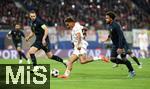 02.10.2024, Fussball UEFA Champions League 2024/2025, 2.Spieltag, RB Leipzig - Juventus Turin, in der Red Bull Arena Leipzig. (L-R) Federico Gatti (Juventus Turin), Antonio Nusa (RB Leipzig) gegen Weston McKennie (Juventus Turin)


