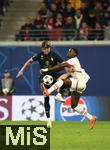 02.10.2024, Fussball UEFA Champions League 2024/2025, 2.Spieltag, RB Leipzig - Juventus Turin, in der Red Bull Arena Leipzig. (L-R) Dusan Vlahovic (Juventus Turin) gegen Castello Lukeba (RB Leipzig)


