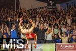 03.10.2024, Ringen Regionalliga Bayern: TSV Westendorf vs. SC Unterfhring. Markus Stechele (TSV Westendorf) feiert seinen Sieg mit einem Salto vor den frenetisch jubelnden Fans in der Westendorfer Sporthalle.