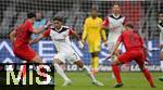 06.10.2024, Fussball 1. Bundesliga 2024/2025, 6. Spieltag, Eintracht Frankfurt - FC Bayern Mnchen, im Deutsche Bank Park (Frankfurt).
Aleksandar Pavlovic (45, Bayern Mnchen), Omar Marmoush (7, Eintracht Frankfurt)


