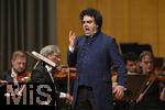 06.10.2024, Internationales Klassikfestival: Festival der Nationen 2024, Konzert im Kurhaus mit Snger Rolando Villazon (Tenor), Guerassim Voronkov, Dirigent der Philharmonie Baden-Baden.