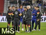 14.10.2024, Fussball UEFA Nations League 2024/25, Gruppe 3, 4.Spieltag, Deutschland - Niederlande, in der Allianz-Arena in Mnchen. Die Spieler vor dem Spiel. auf dem Bild :  Deniz Undav (Deutschland), Robert Andrich (Deutschland)  Robin Gosens (Deutschland) unterhalten sich,