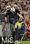 14.10.2024, Fussball UEFA Nations League 2024/25, Gruppe 3, 4.Spieltag, Deutschland - Niederlande, in der Allianz-Arena in Mnchen. Trainer Julian Nagelsmann (Deutschland) jongliert den Ball.