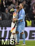 14.10.2024, Fussball UEFA Nations League 2024/25, Gruppe 3, 4.Spieltag, Deutschland - Niederlande, in der Allianz-Arena in Mnchen. v.l. Josua Kimmich (Deutschland) und Torwart Oliver Baumann (Deutschland) jubeln