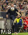 14.10.2024, Fussball UEFA Nations League 2024/25, Gruppe 3, 4.Spieltag, Deutschland - Niederlande, in der Allianz-Arena in Mnchen. Bundestrainer Julian Nagelsmann (Deutschland) jongliert den Ball gekonnt 